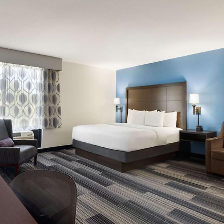 Hotel La Quinta By Wyndham Springfield Airport Plaza Esterno foto