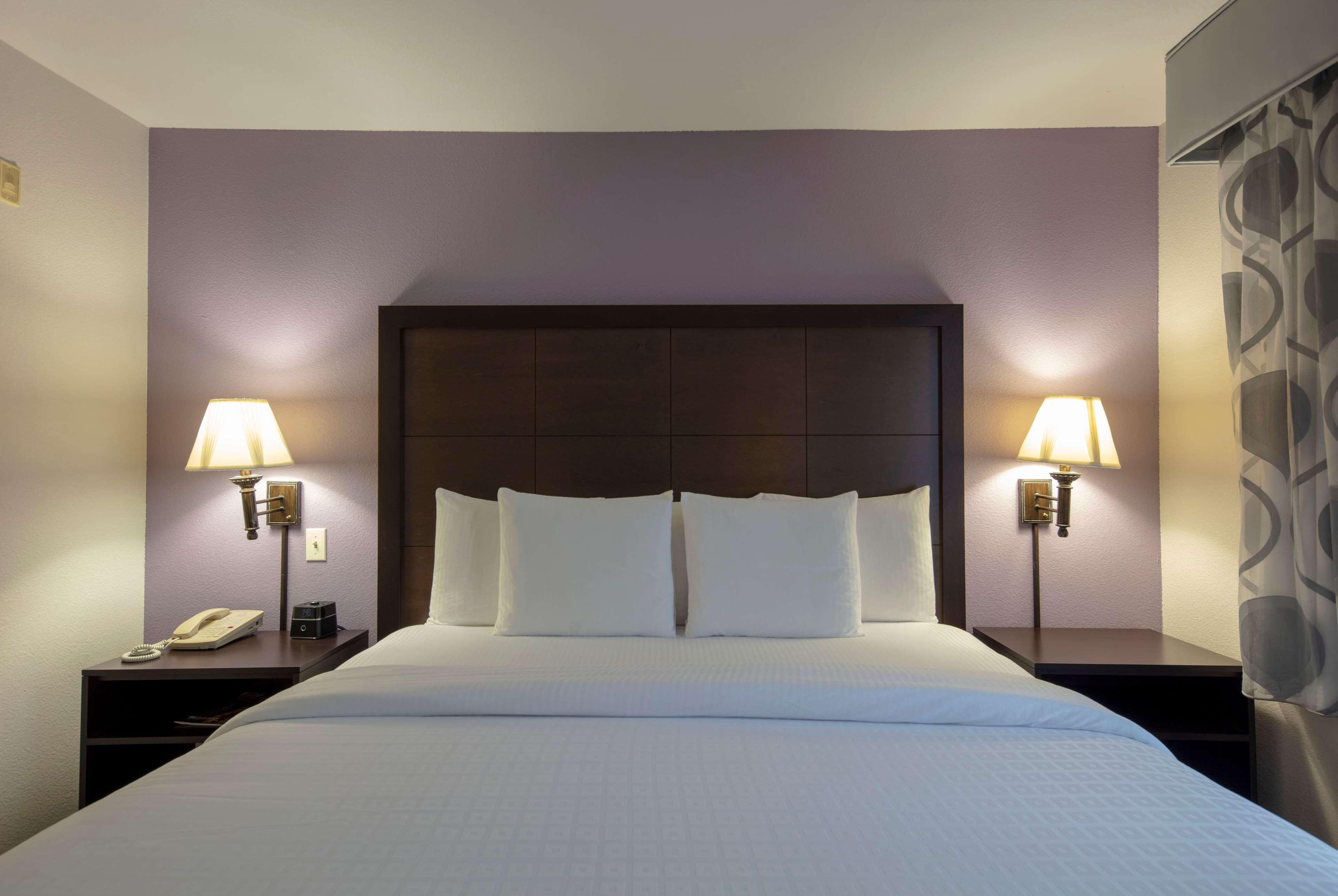 Hotel La Quinta By Wyndham Springfield Airport Plaza Esterno foto