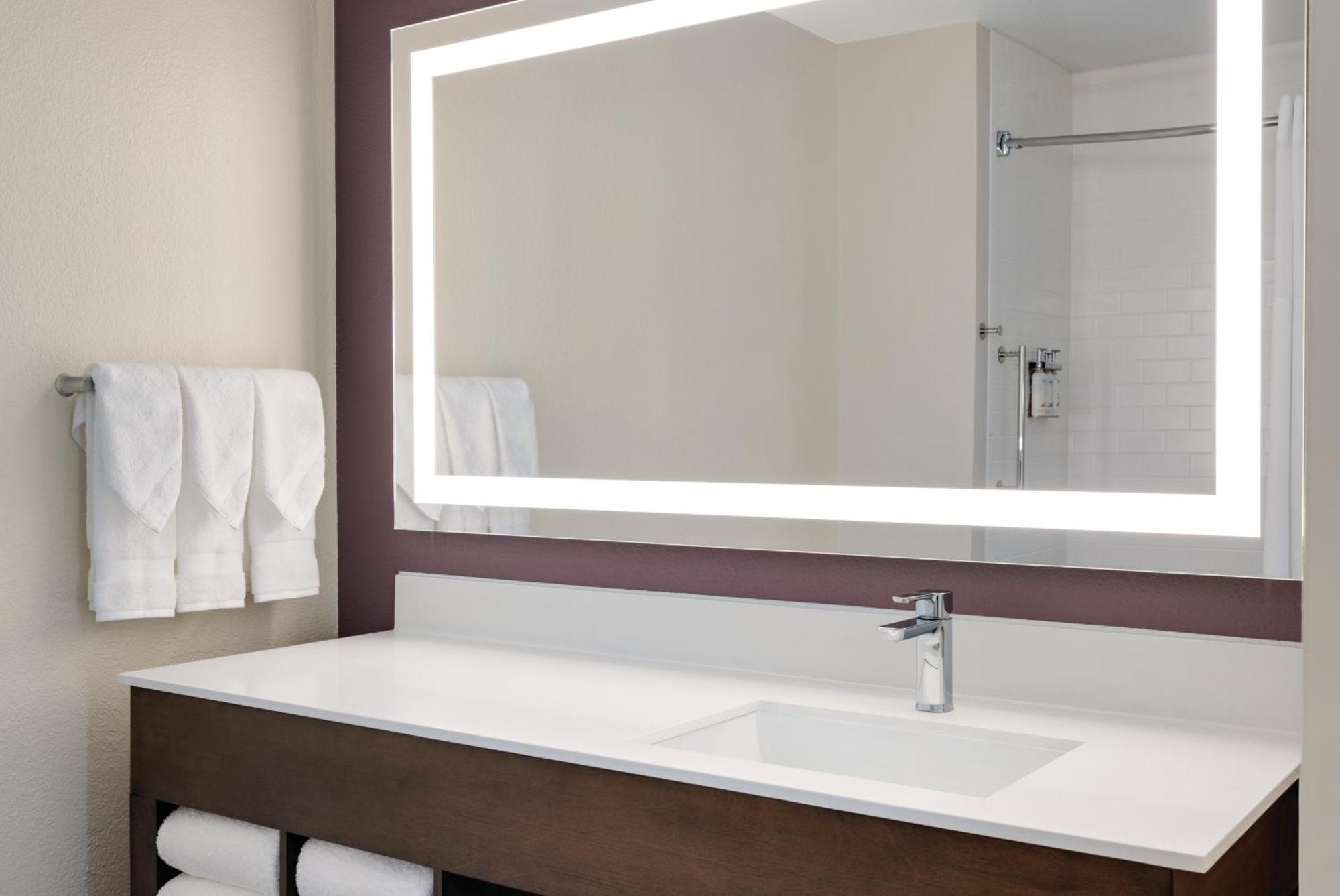 Hotel La Quinta By Wyndham Springfield Airport Plaza Esterno foto