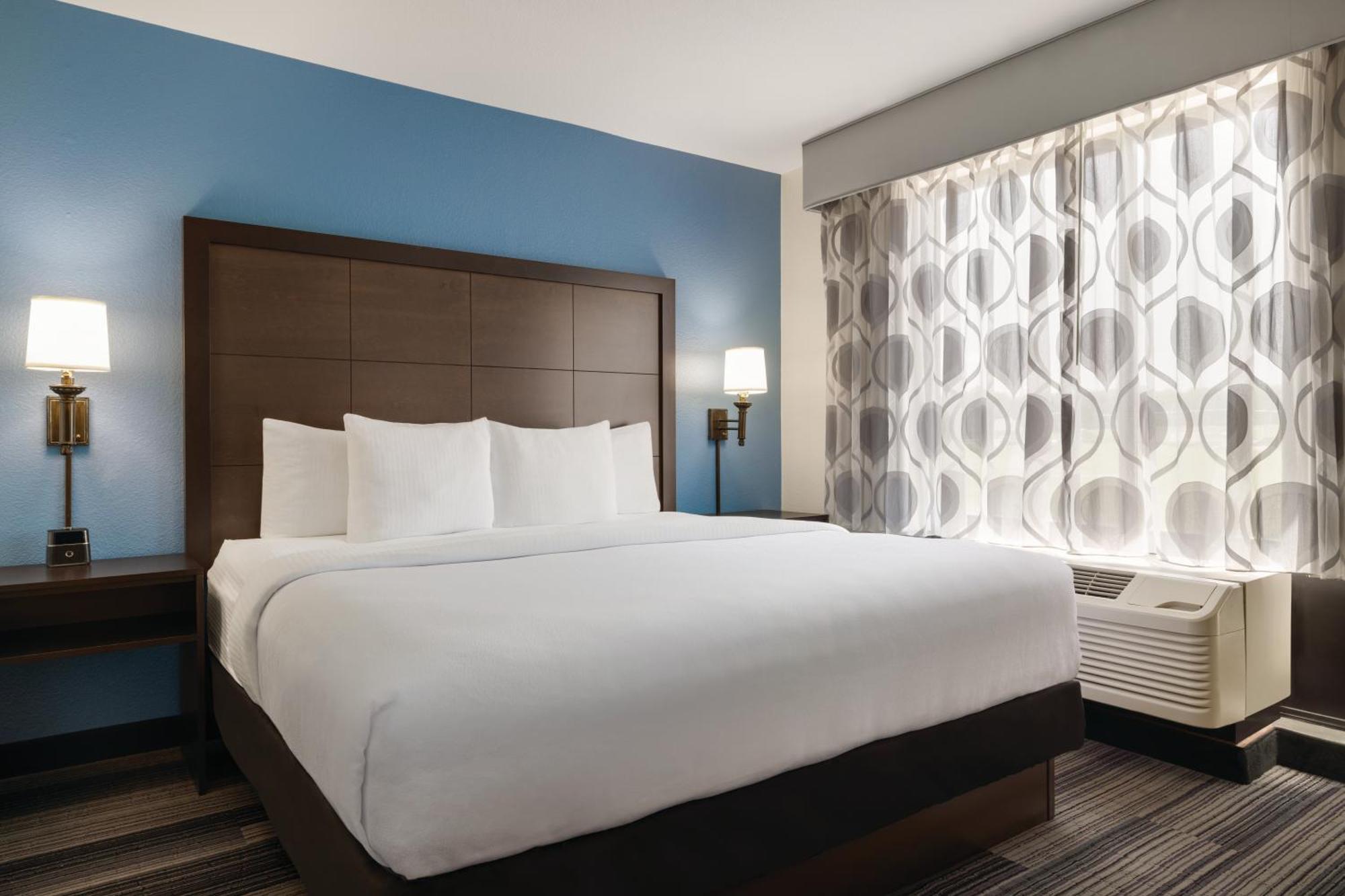 Hotel La Quinta By Wyndham Springfield Airport Plaza Esterno foto