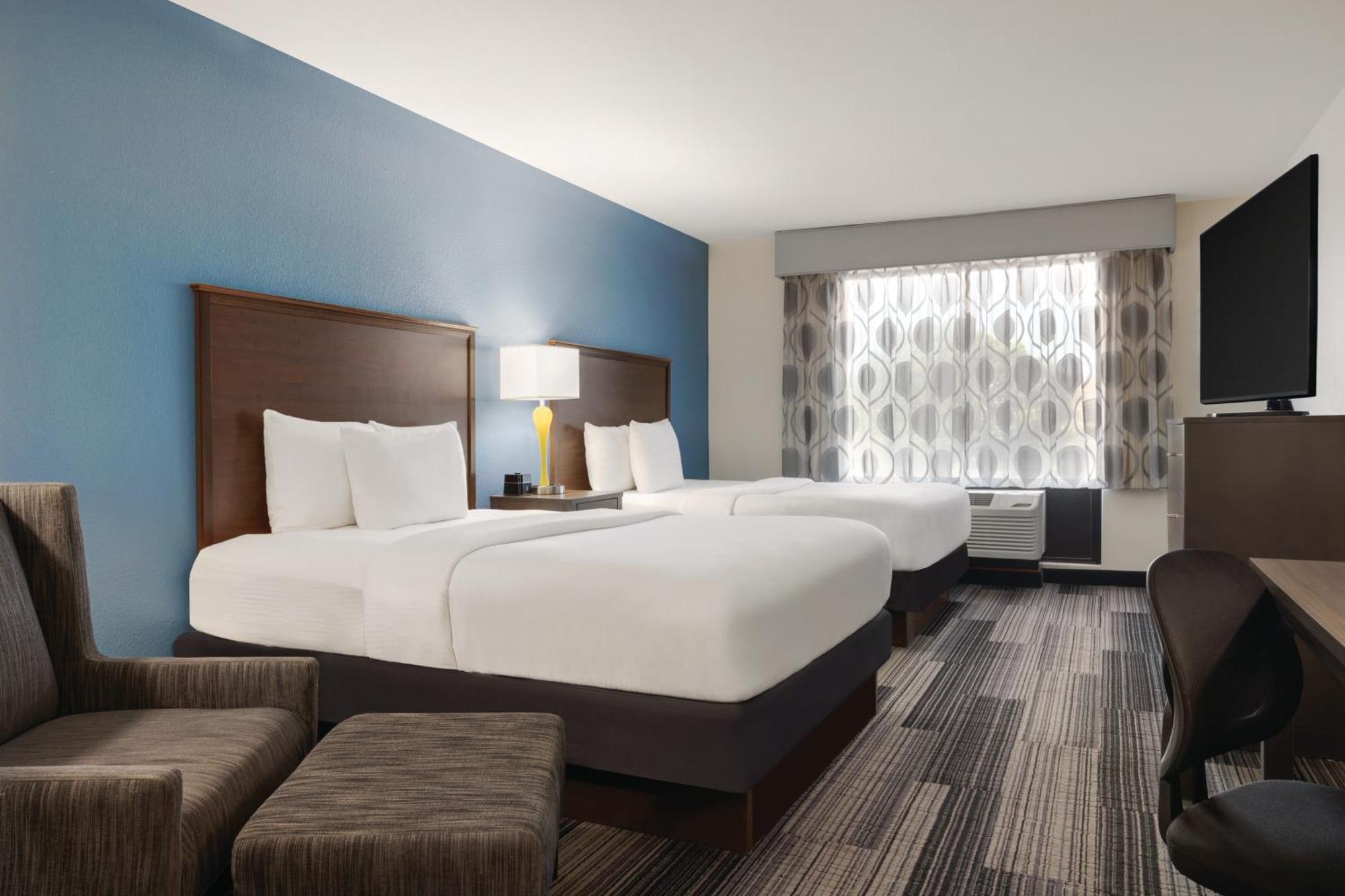 Hotel La Quinta By Wyndham Springfield Airport Plaza Esterno foto