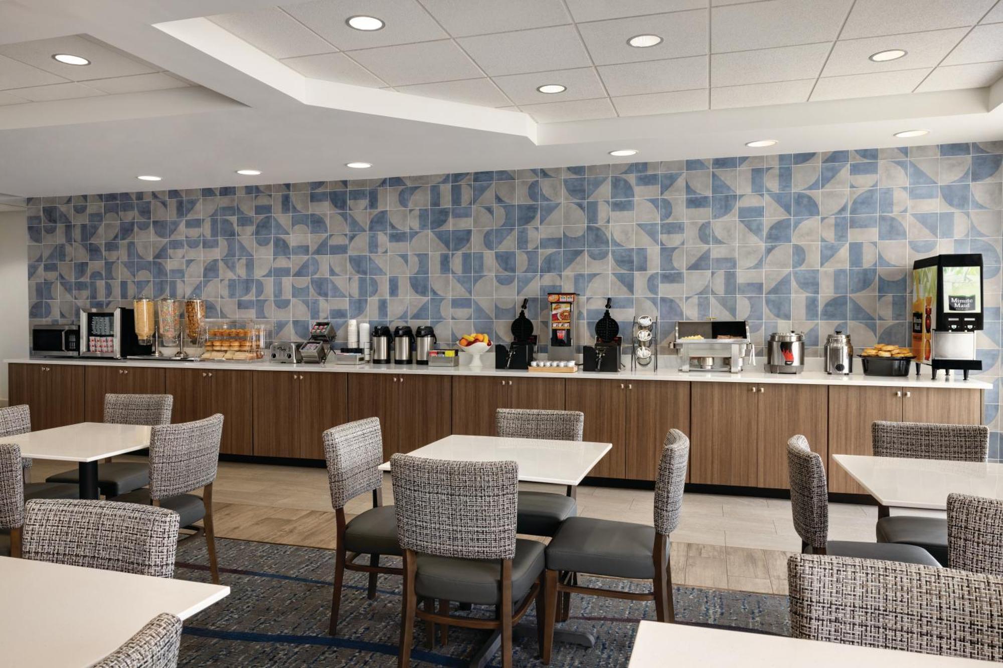 Hotel La Quinta By Wyndham Springfield Airport Plaza Esterno foto