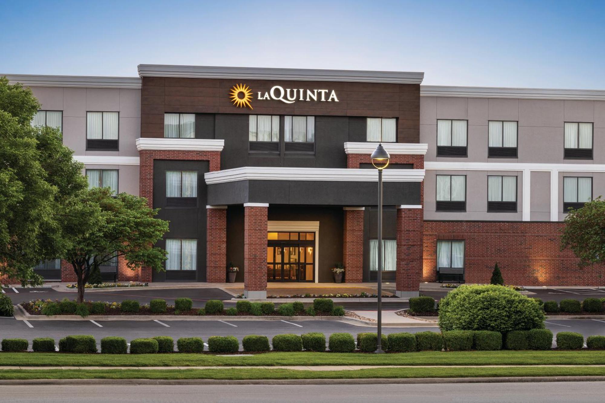 Hotel La Quinta By Wyndham Springfield Airport Plaza Esterno foto
