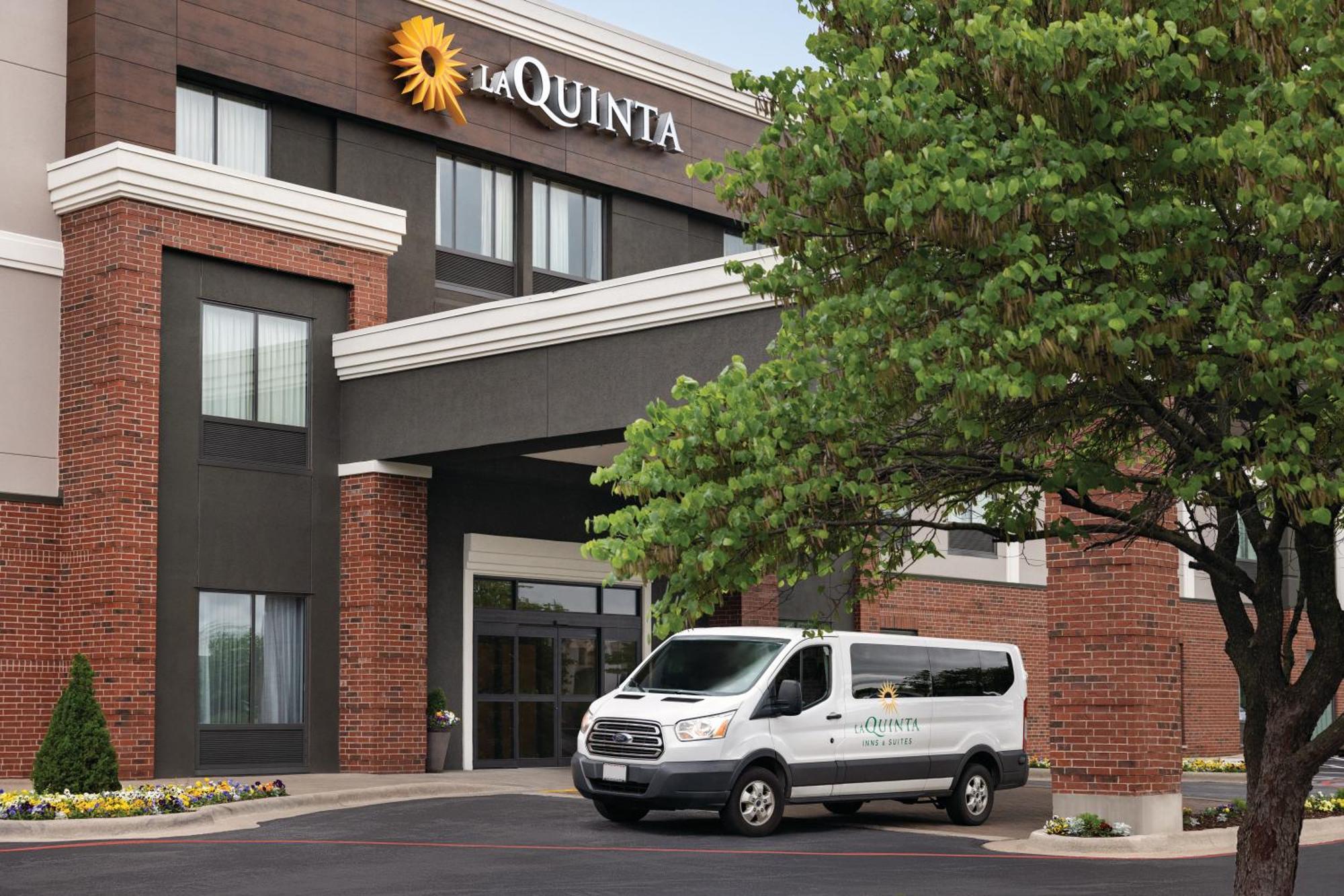 Hotel La Quinta By Wyndham Springfield Airport Plaza Esterno foto