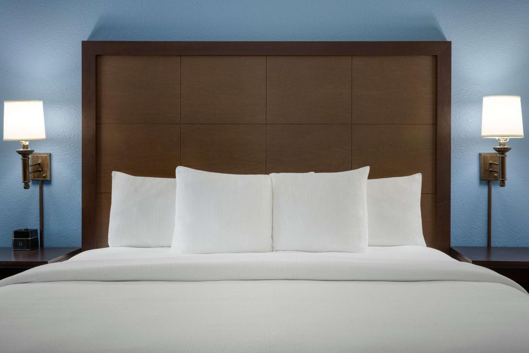 Hotel La Quinta By Wyndham Springfield Airport Plaza Esterno foto